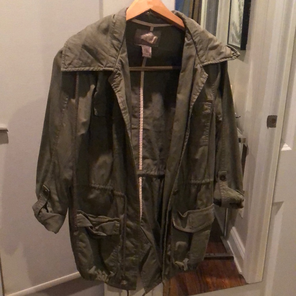 Women’s utility lightweight jacket.